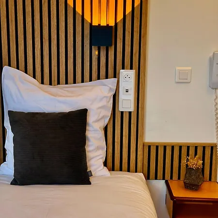Les Palmiers Hotel
